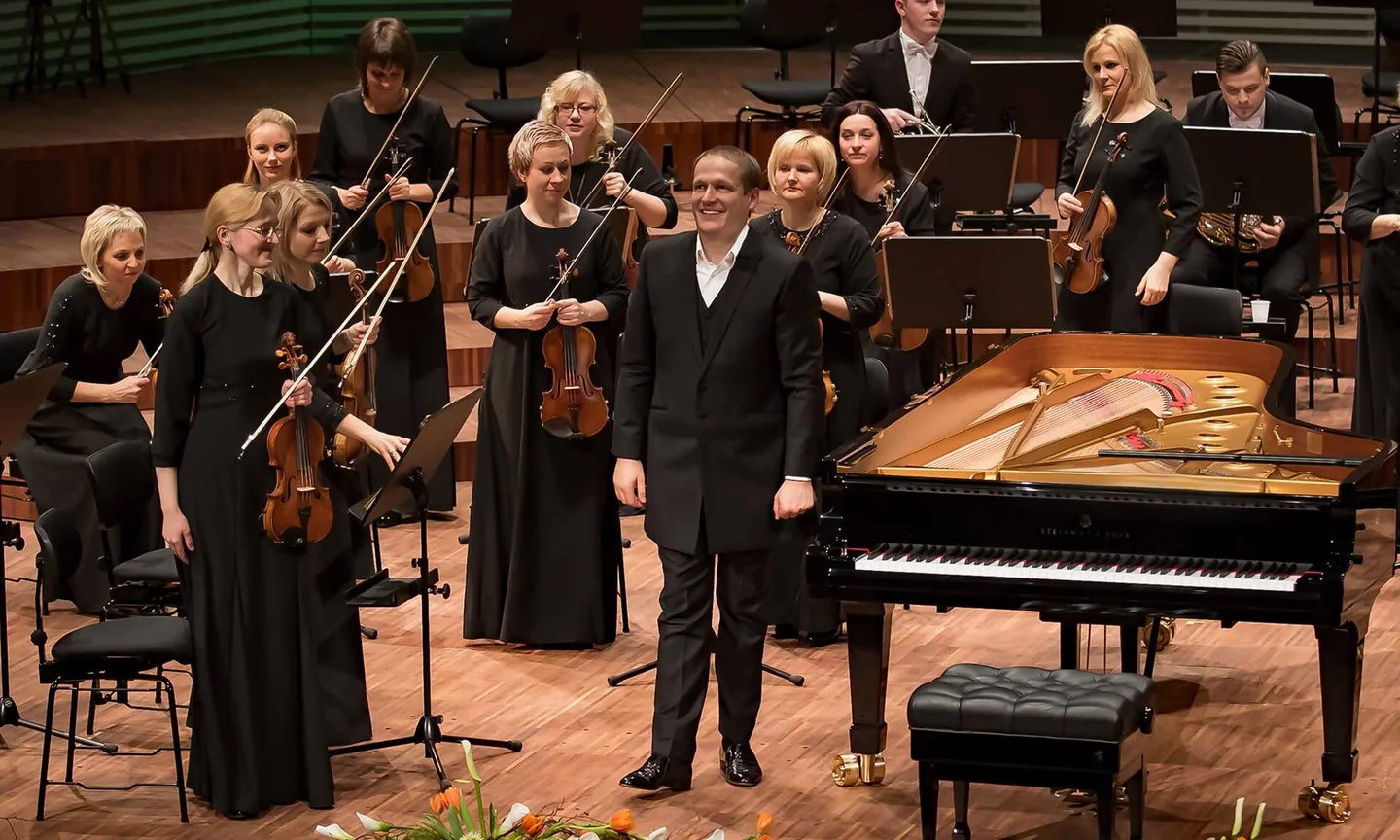Orkiestra w sali koncertowej Great Amber w Lipawie na Łotwie.